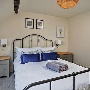 https://paradise-square-remodelled-18th-century-apartme.yorkshirehotels.net